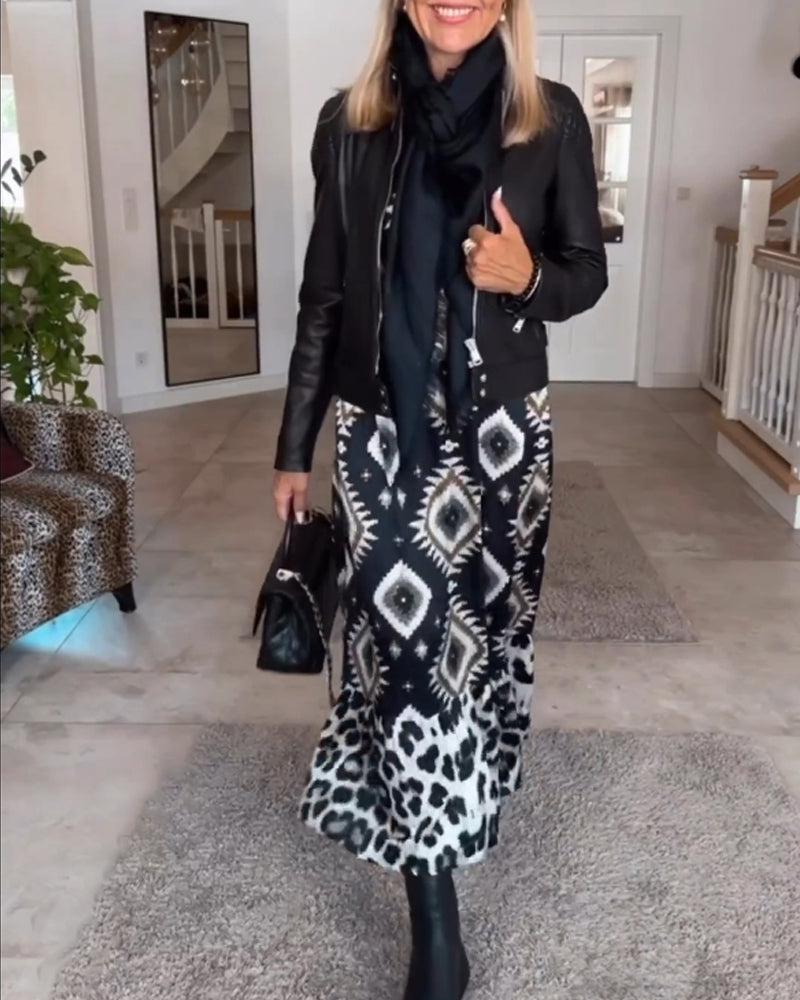 Långärmad klänning med geometriskt tryck