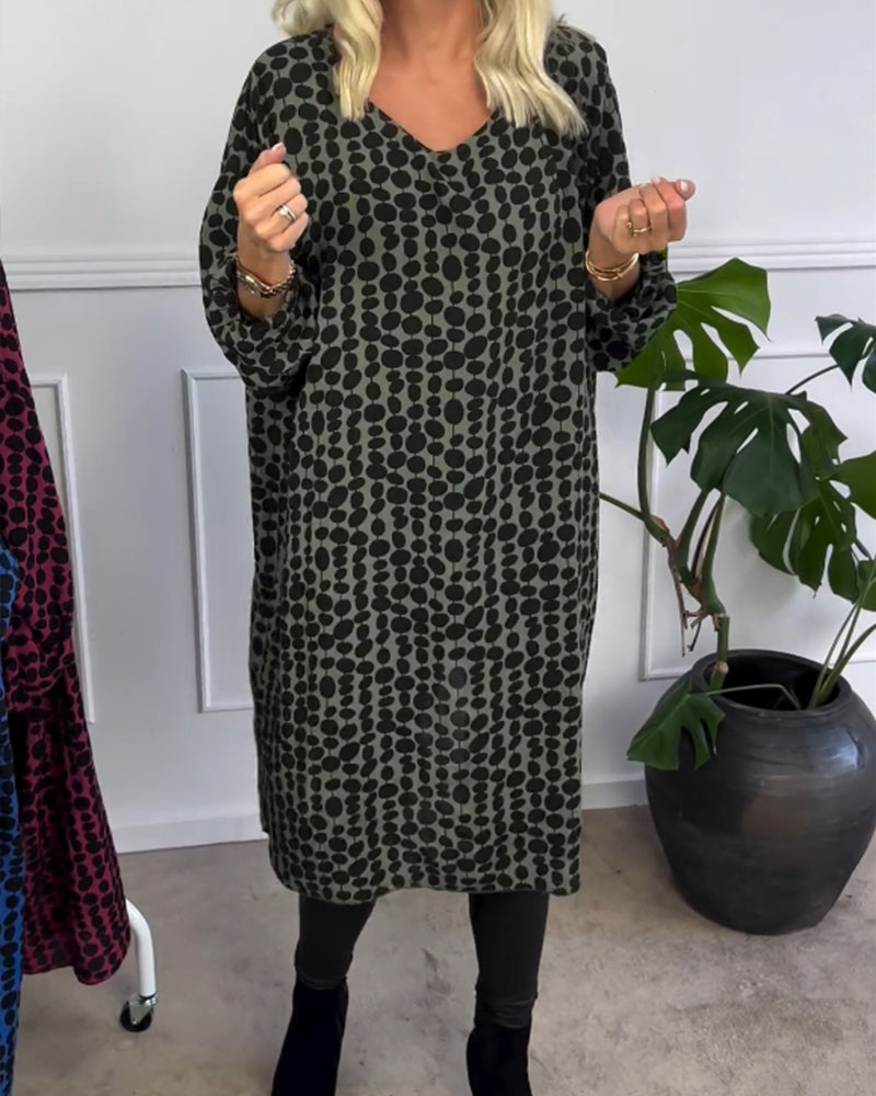 Retro prickig klänning med v-ringad hals