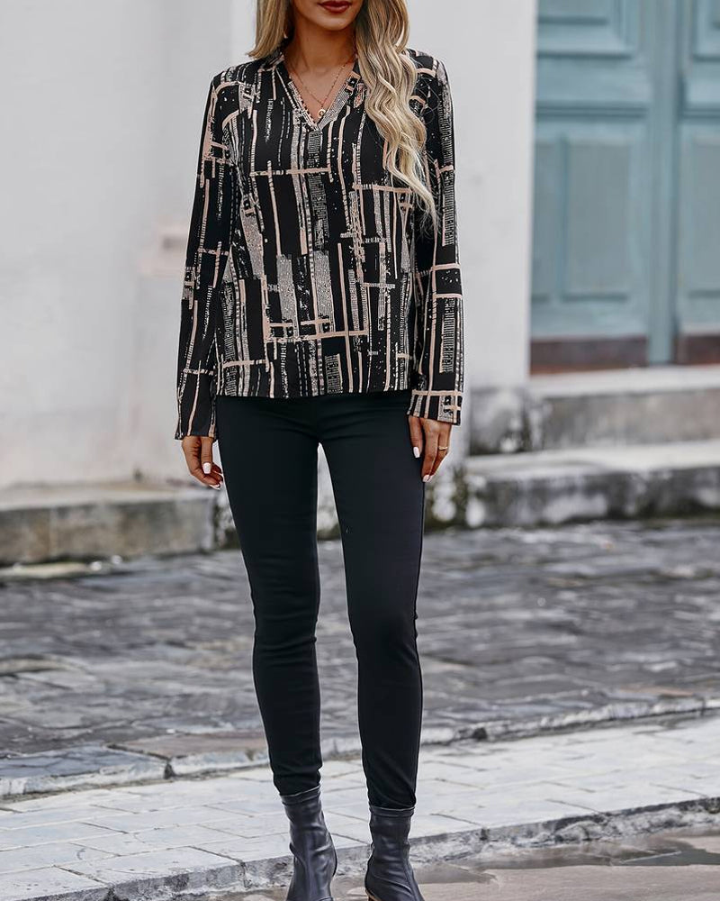 Enkel v-ringad blus med tryck