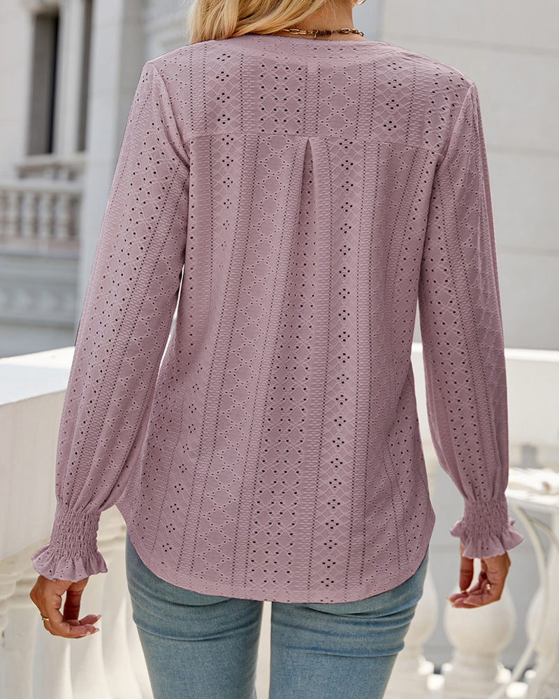 Blus med v-hals och volangärmar