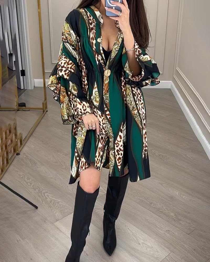 Klänning med lös passform, V-ringning och tryck