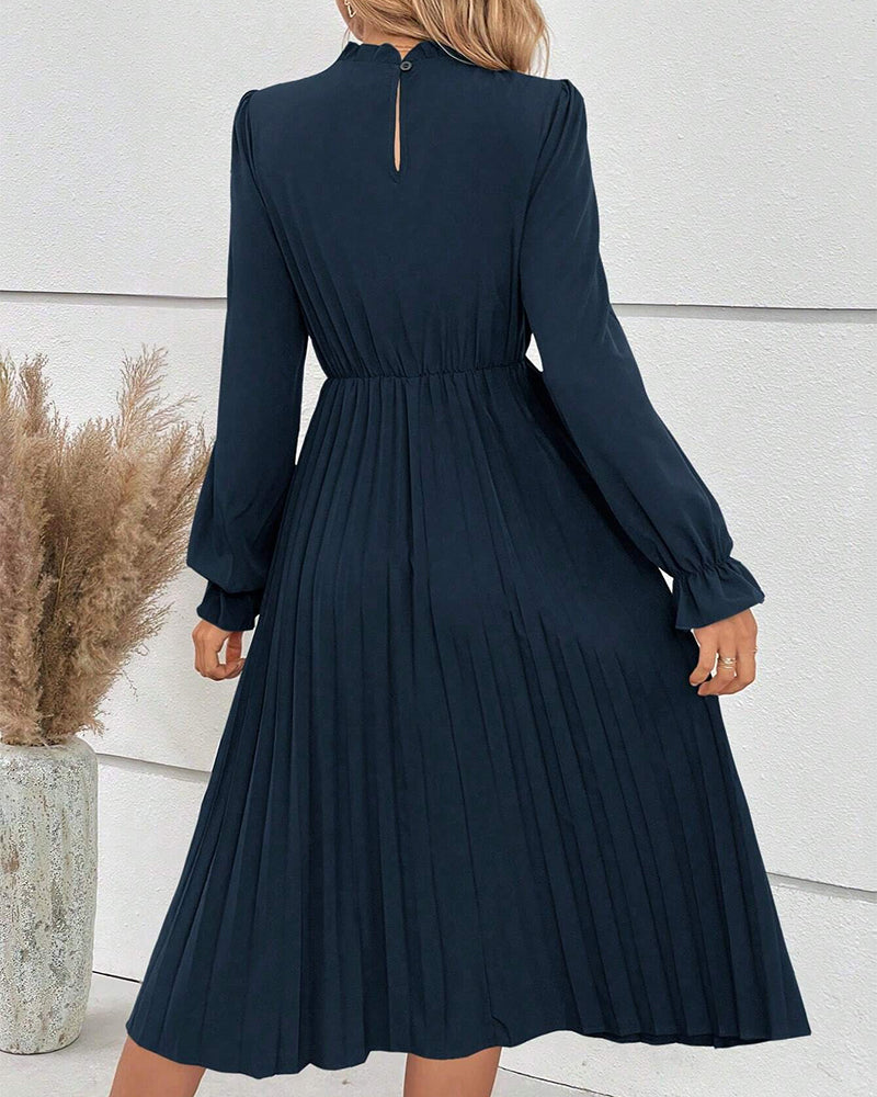 Plisserad enfärgad elegant klänning
