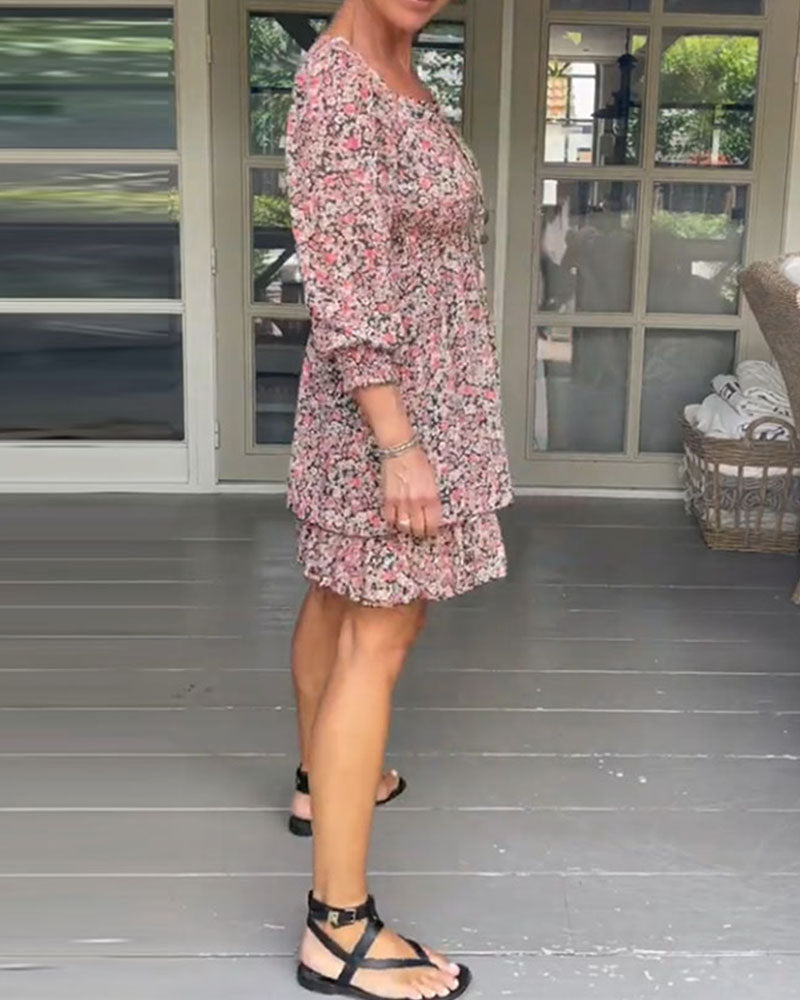 Fritidsklänning med blommönster och fyrkantig hals