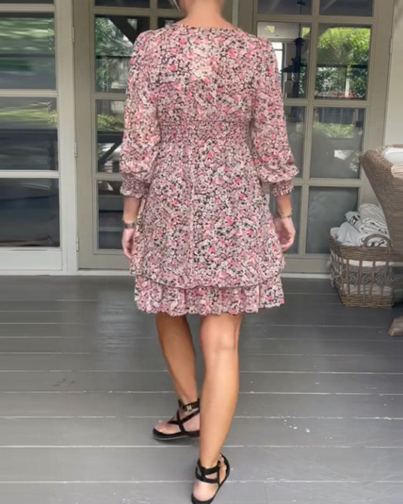 Fritidsklänning med blommönster och fyrkantig hals