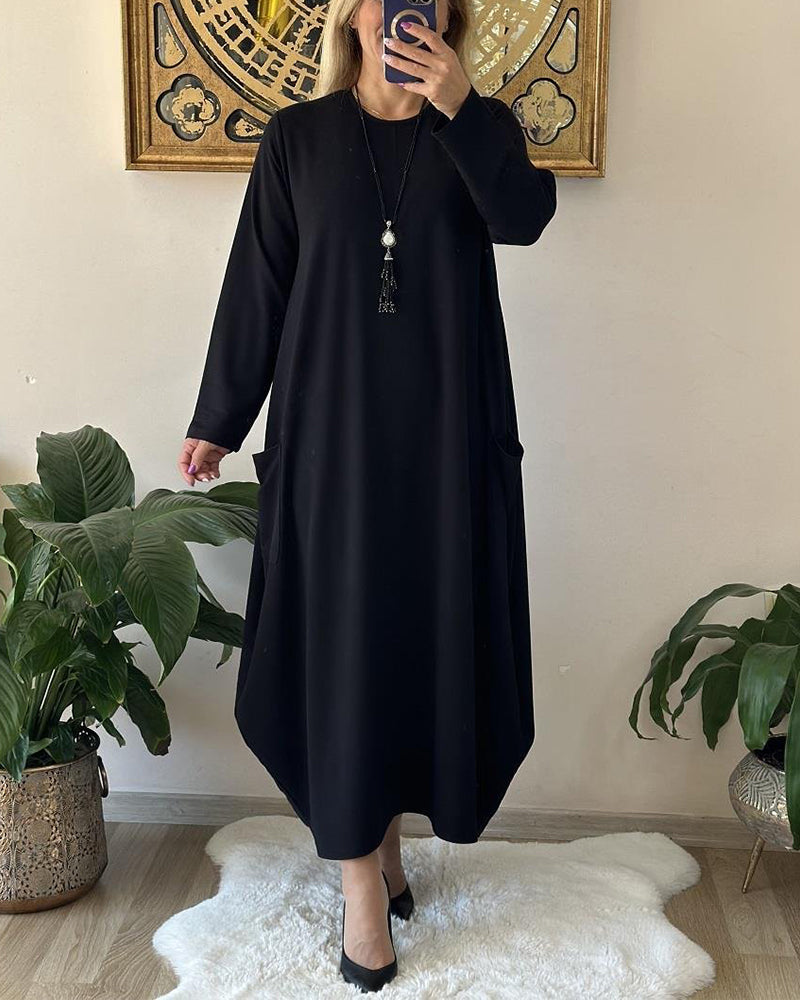 Enfärgad avslappnad klänning med rund hals