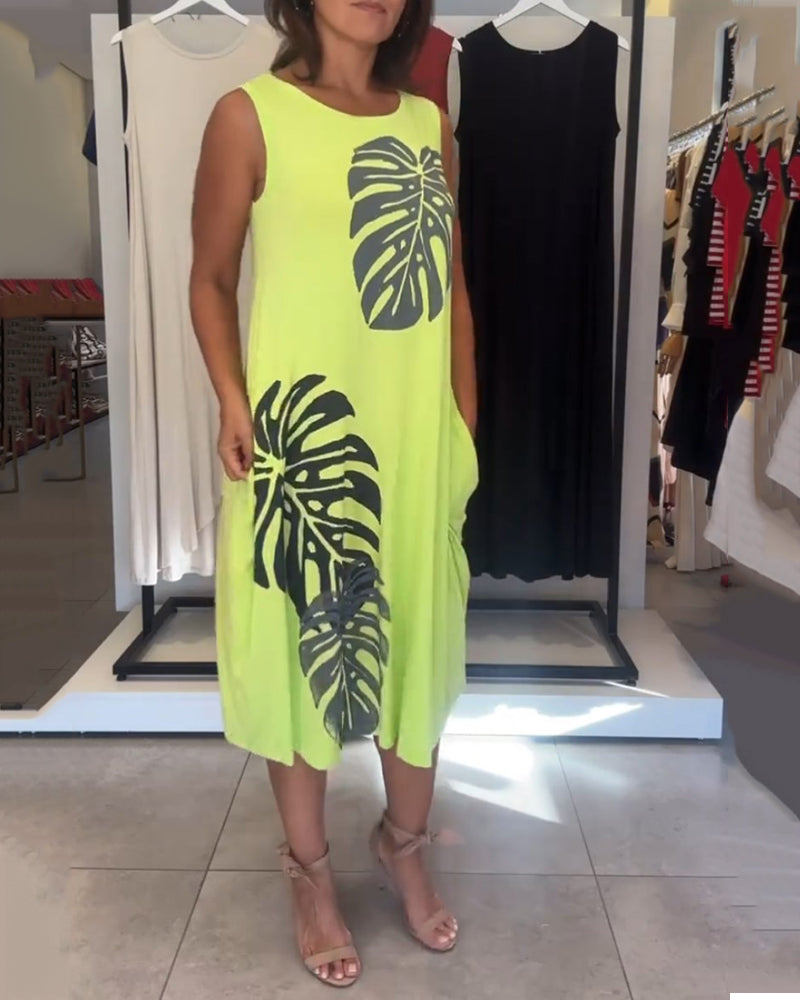 Klänning med ärmar och bladtryck