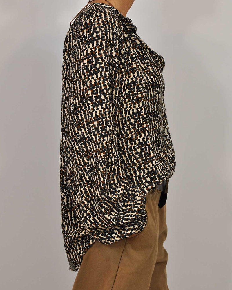 Avslappnad skjorta i retrostil med rund hals