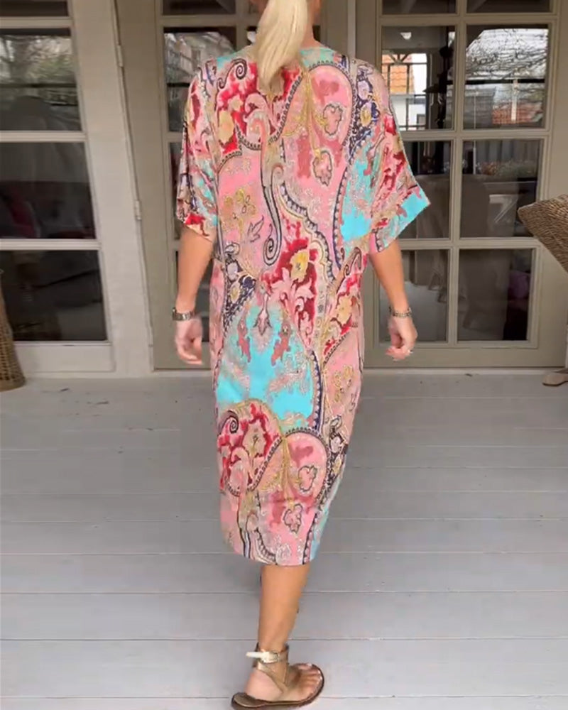 Halvärmsklänning med v-ringning