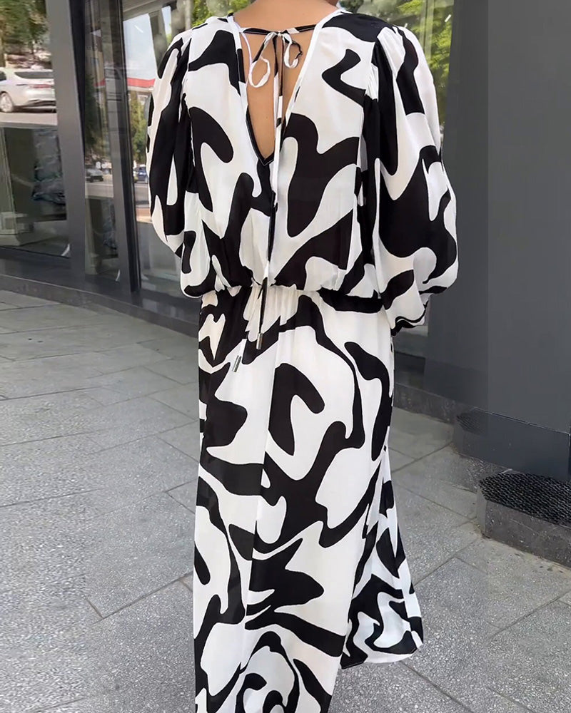 Elegant långärmad klänning i modetryck