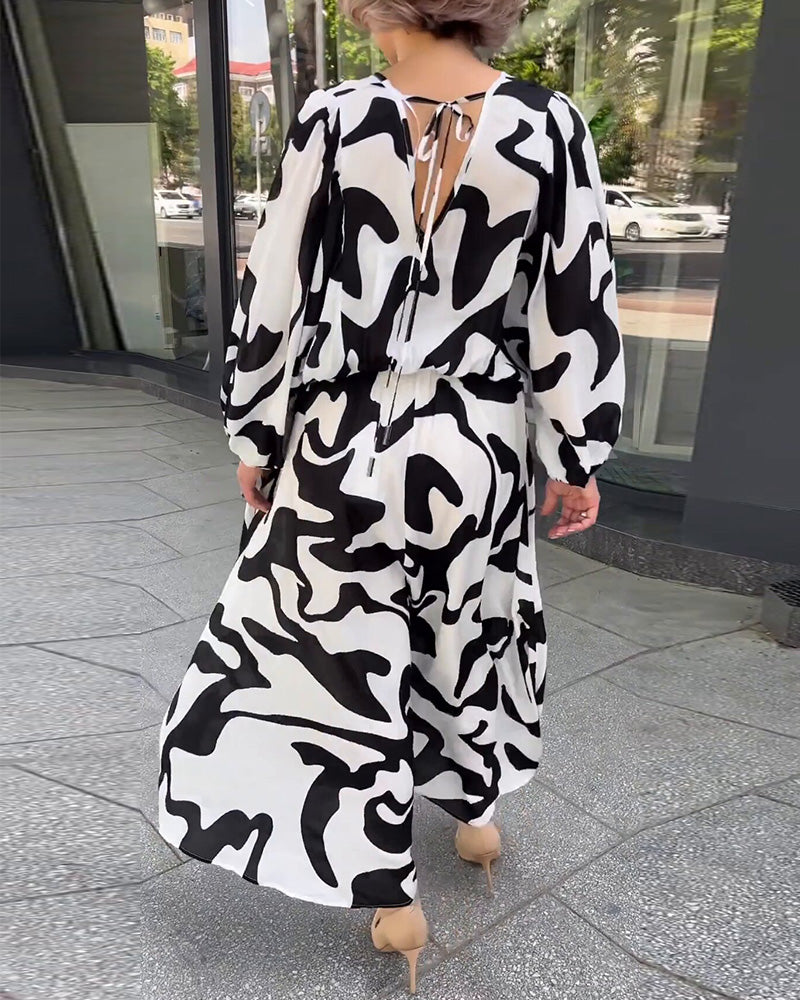 Elegant långärmad klänning i modetryck