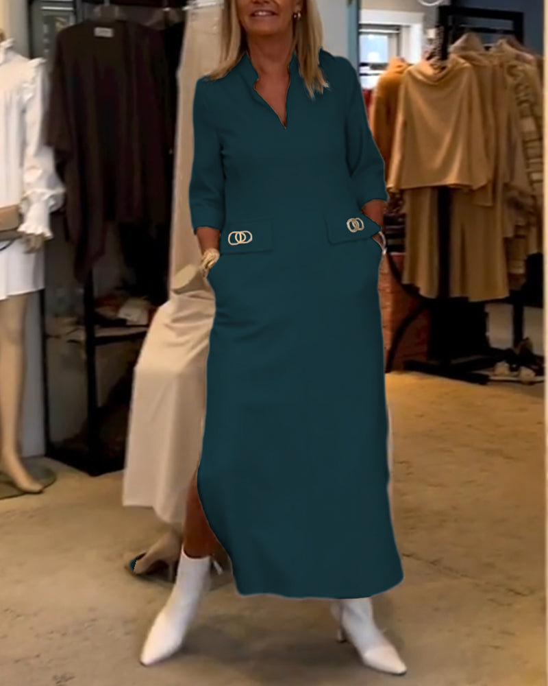 Enfärgad klänning med 3/4-ärm slits