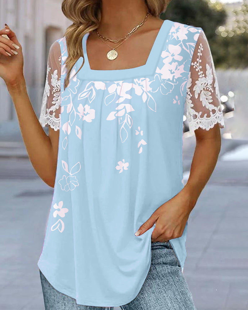 Tryckt blus med fyrkantig halsringning och spetsärmar