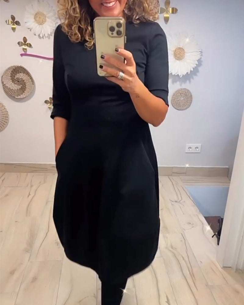 Enfärgad klänning med ficka