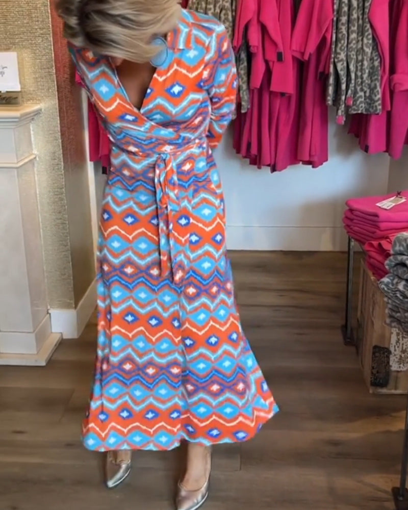 Färgglad tryckt klänning med axelband