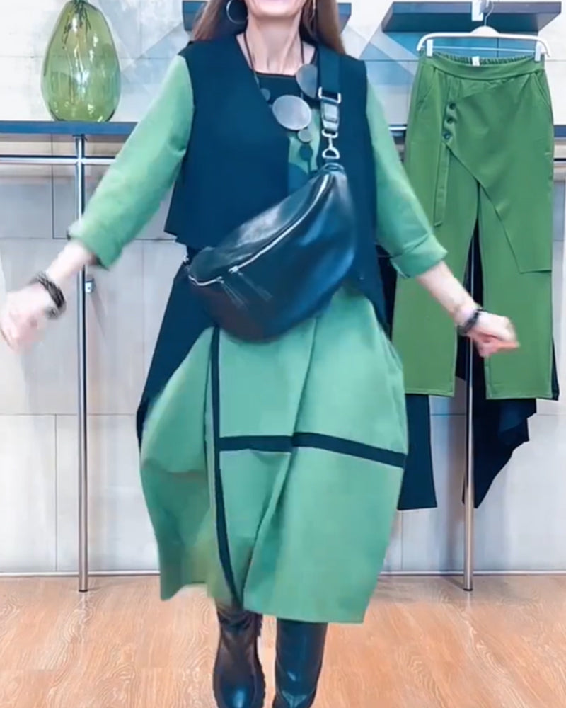 Klänning med vertikala ränder och konststil