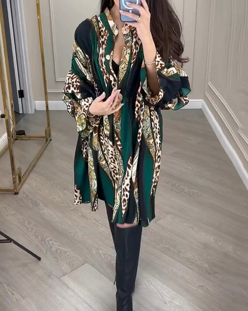 Klänning med lös passform, V-ringning och tryck