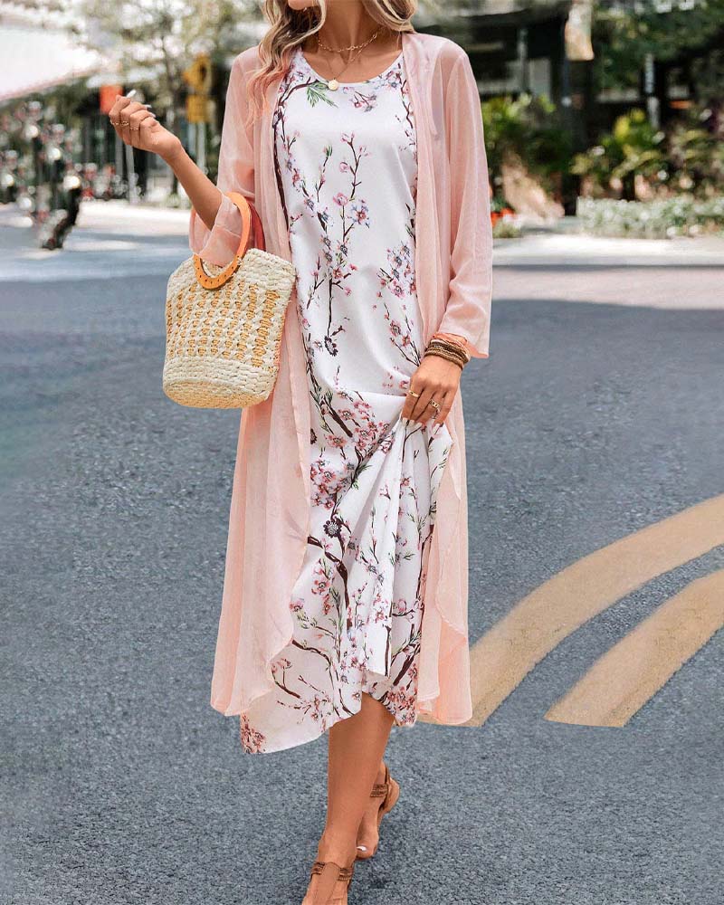 Klänning med en elegant, lös och mångsidig stil