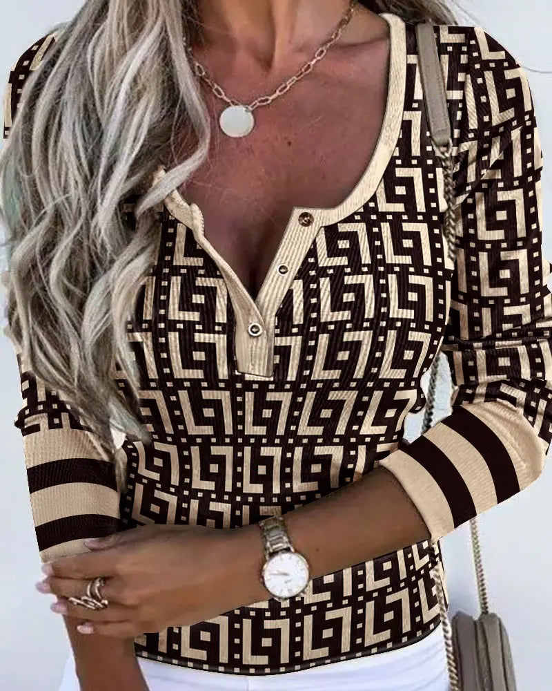 Långärmad topp med geometriskt tryck