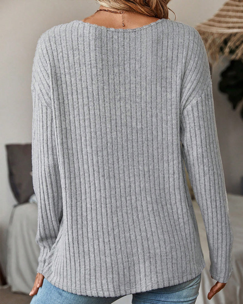 Långärmad topp med V-ringning och spets