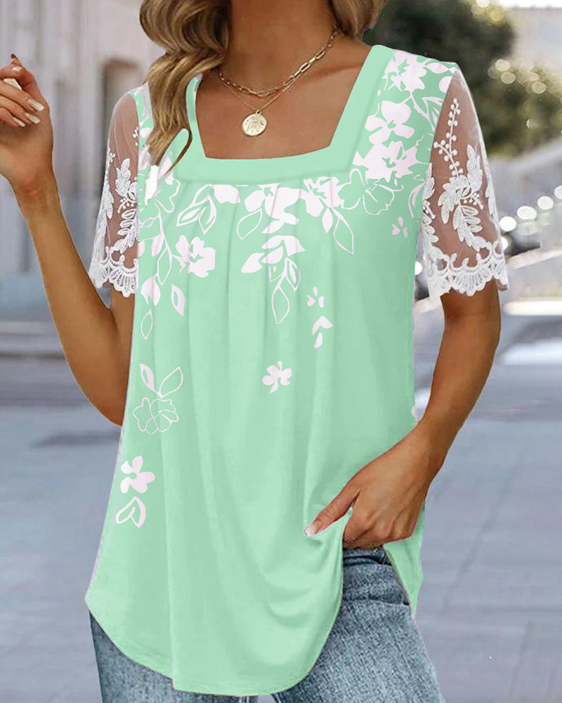 Tryckt blus med fyrkantig halsringning och spetsärmar