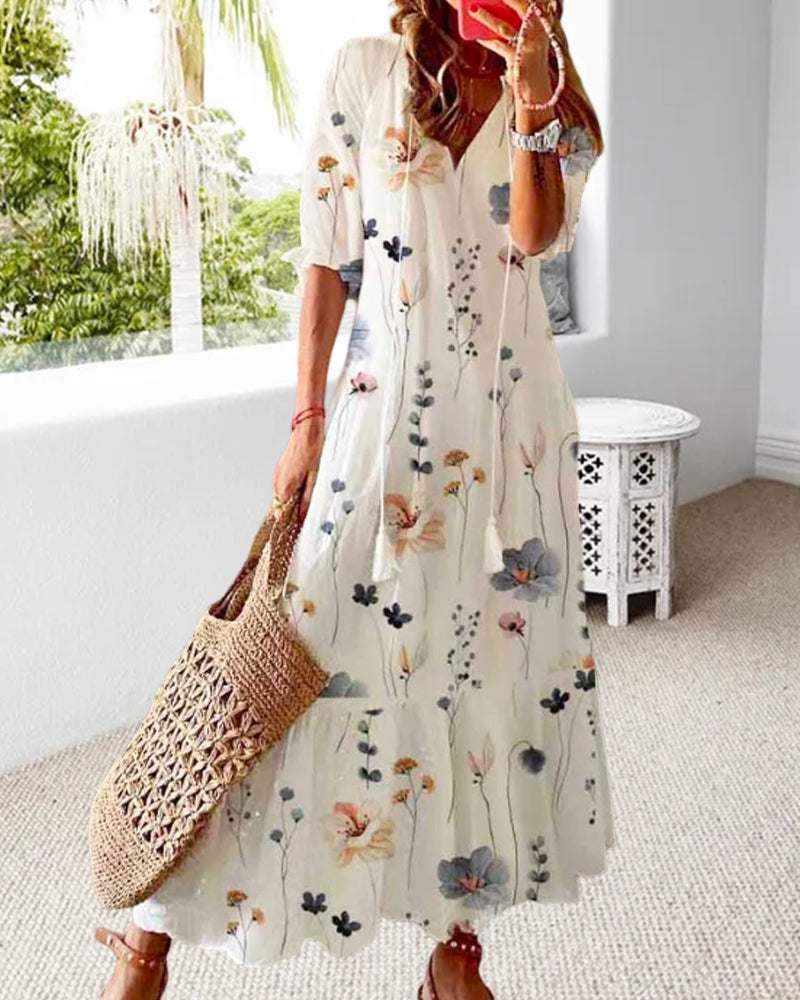 Klänning med blommönster och v-ringning