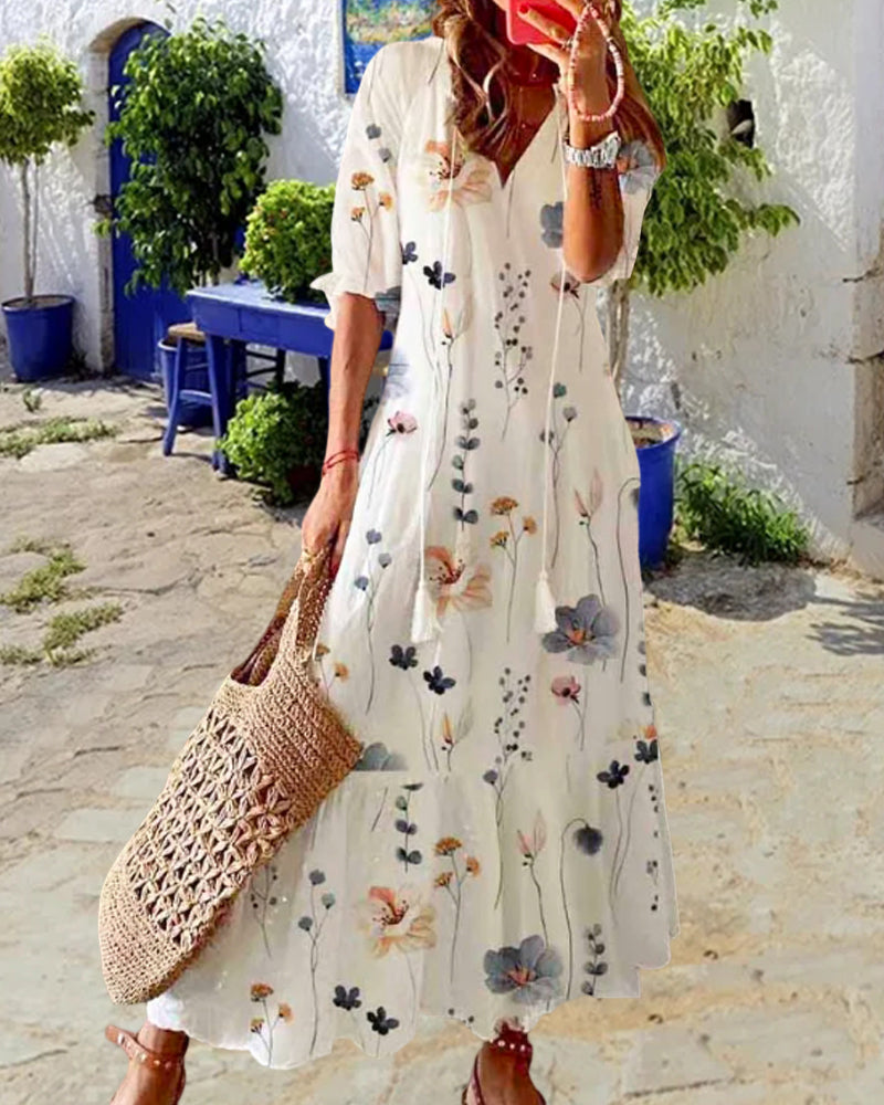 Klänning med blommönster och v-ringning