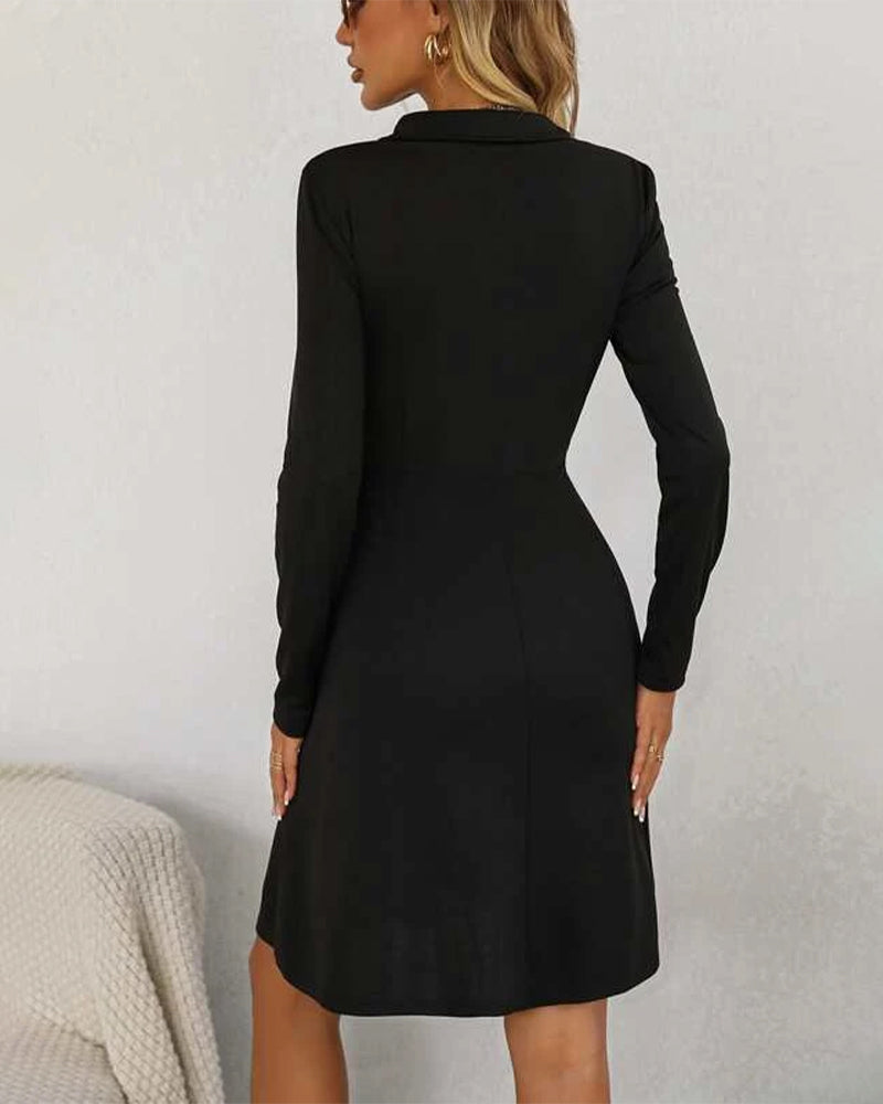 Elegant Knälång Klänning Med Slag
