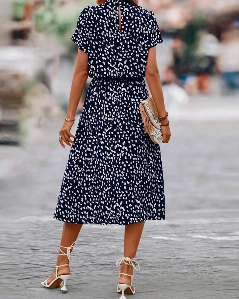 Kortärmad klänning med dalmatin tryck