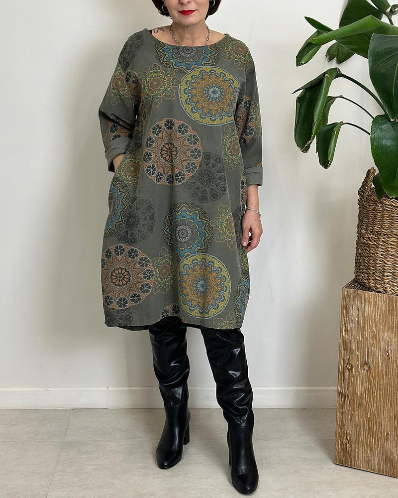 Fickklänning i etnisk stil