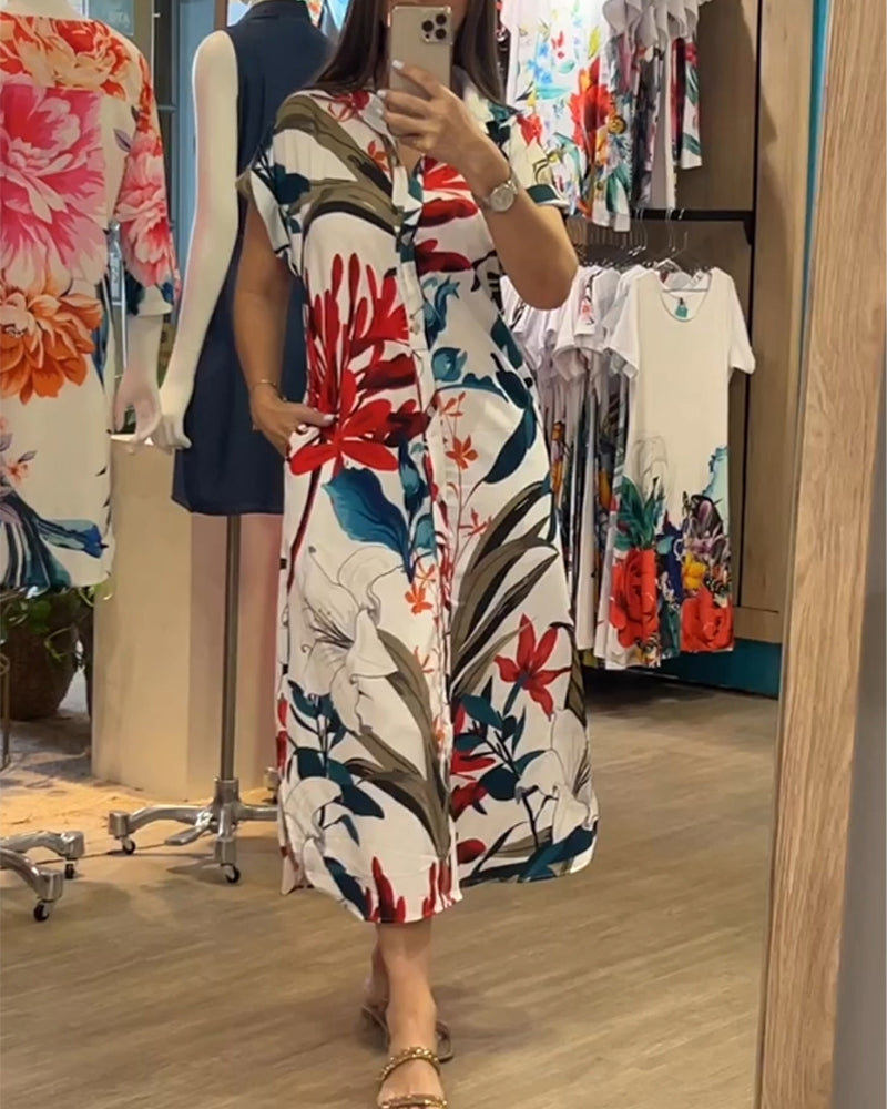 Klänning med korta ärmar och tryckt mönster