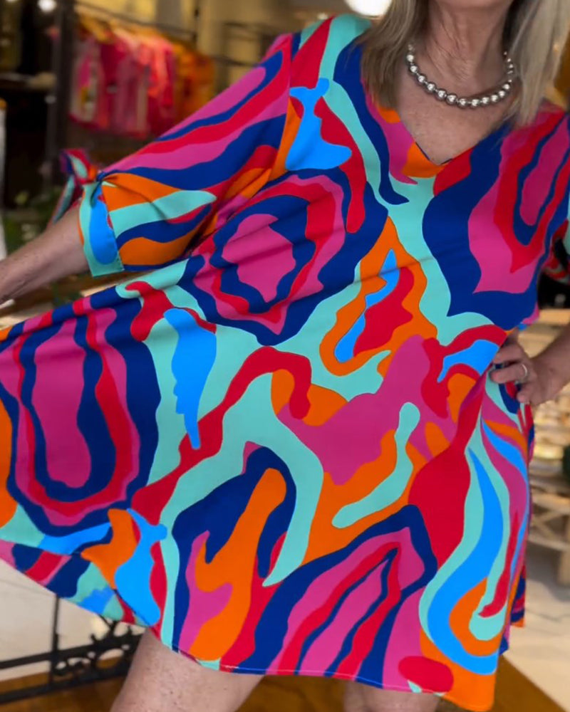 Rundhalsad klänning med tryck