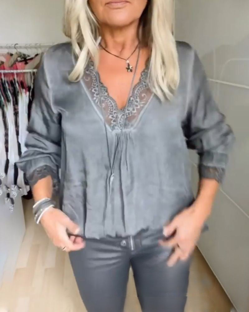 V-ringad enfärgad spetsskjorta