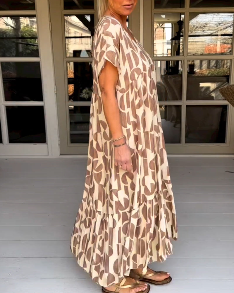 Kortärmad klänning med v-ringning