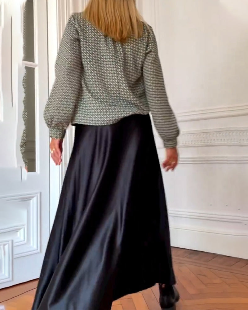 V-ringad ledig blus med geometriskt tryck