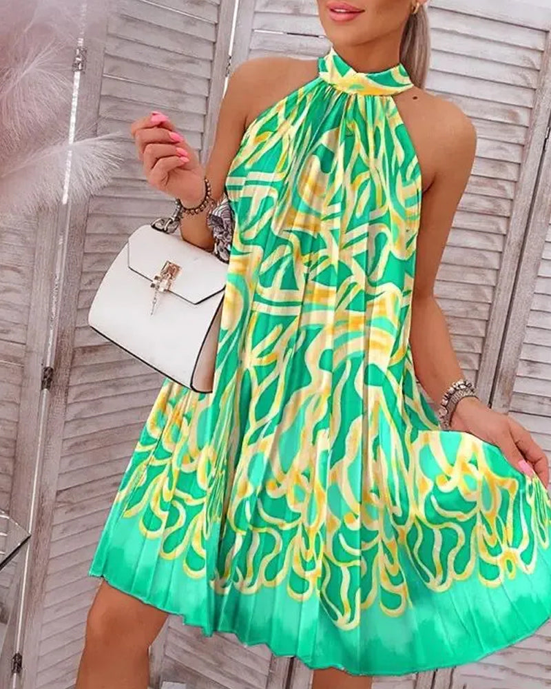 Plisserad klänning med halter neck