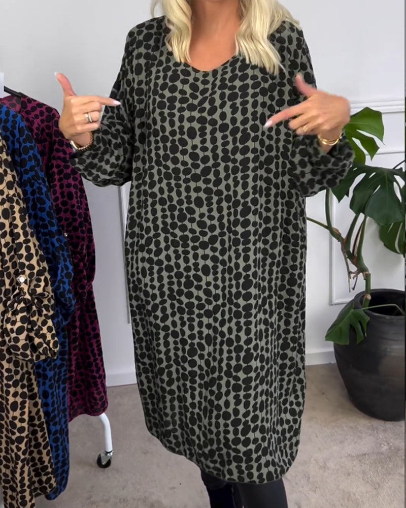 Retro prickig klänning med v-ringad hals