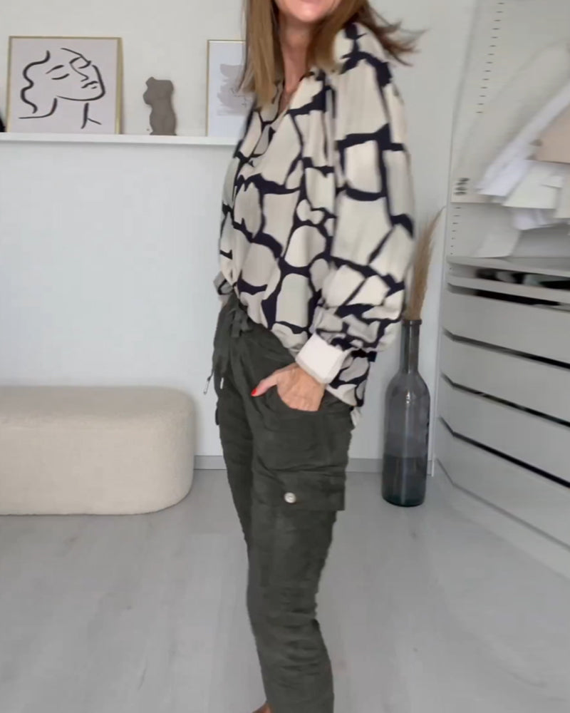 Trendig v halstryckt blus