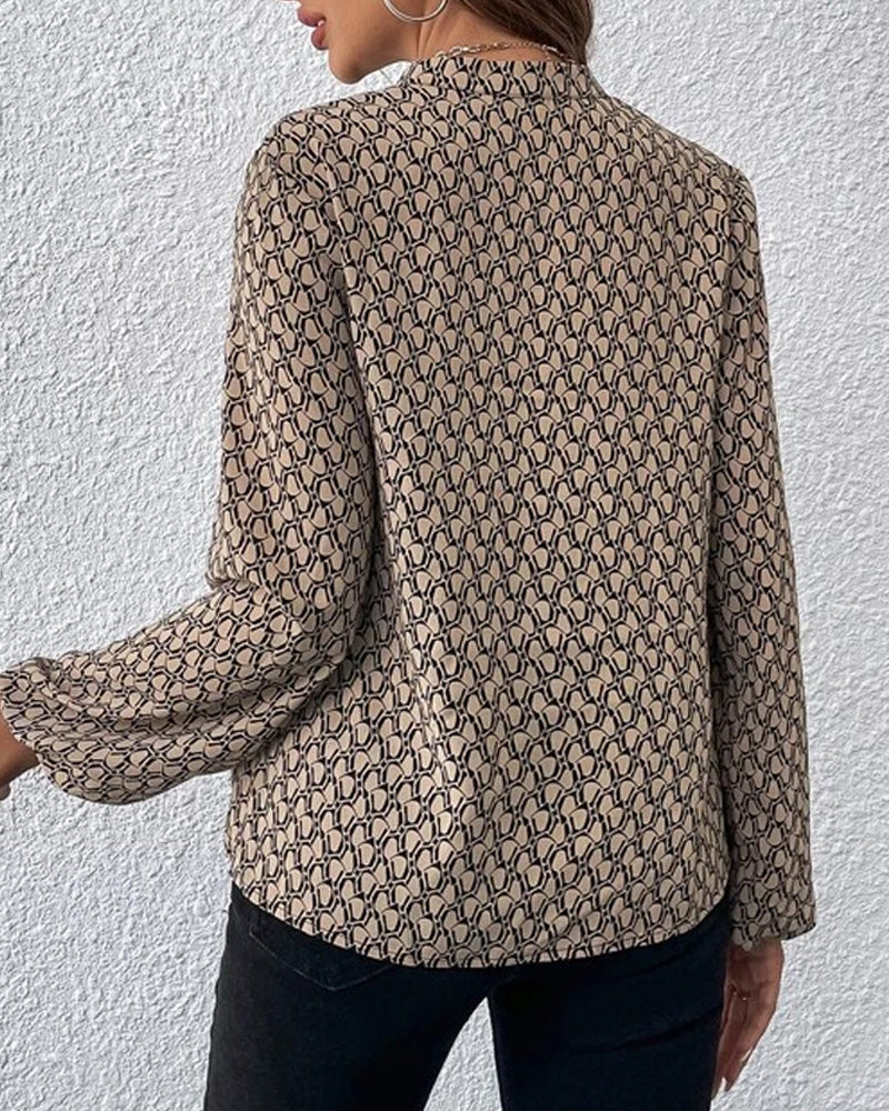 V-ringad elegant blus med tryck