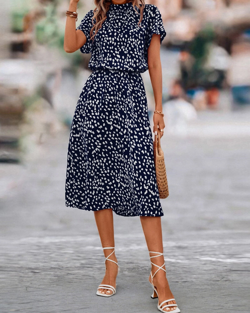 Kortärmad klänning med dalmatin tryck