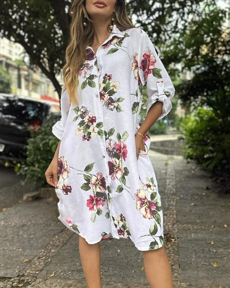 Fritidsklänning med blommönster i lapel