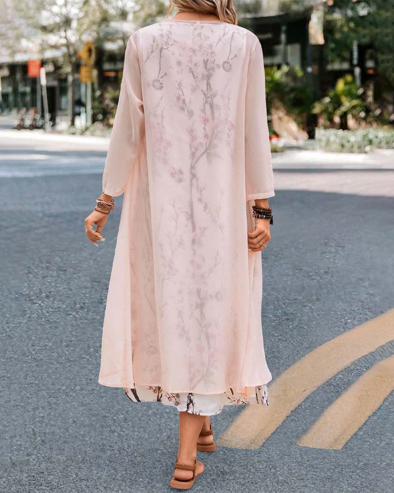 Klänning med en elegant, lös och mångsidig stil