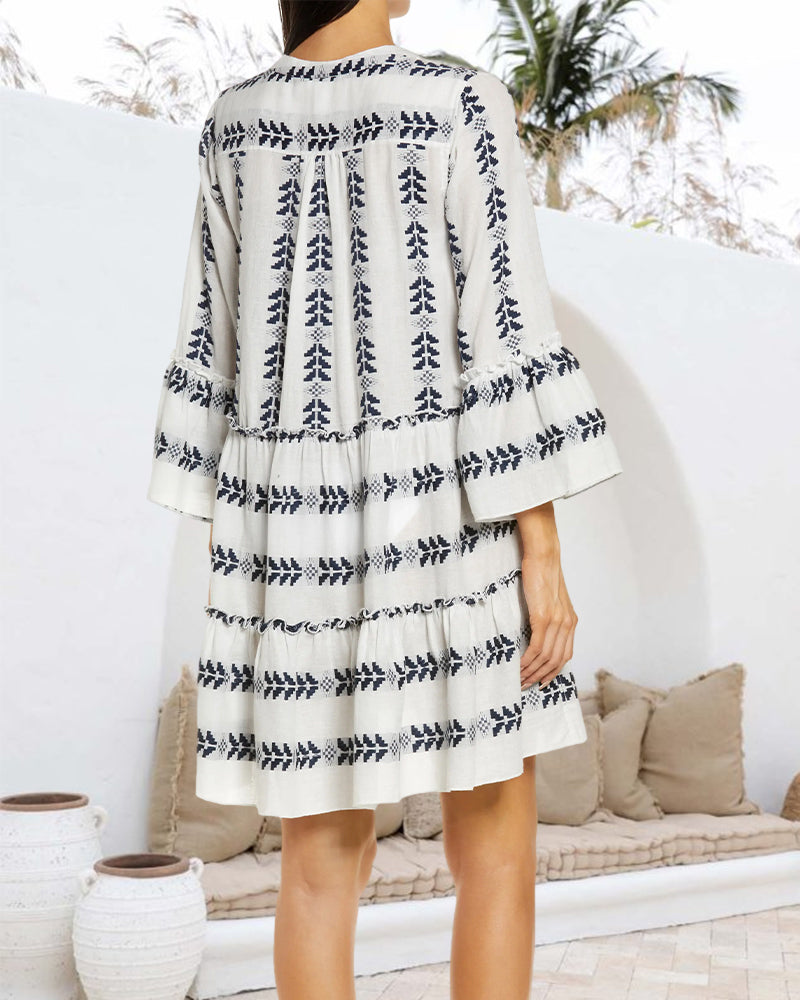 Elegant kort klänning med modetryck