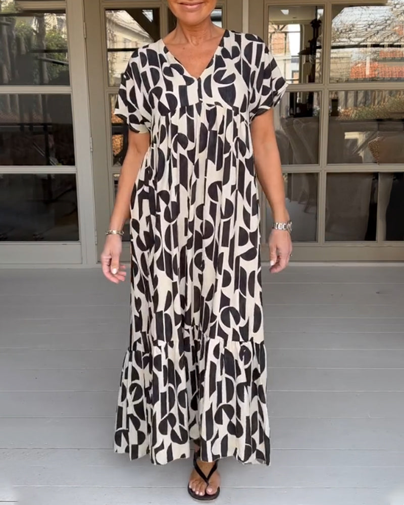 Kortärmad klänning med v-ringning