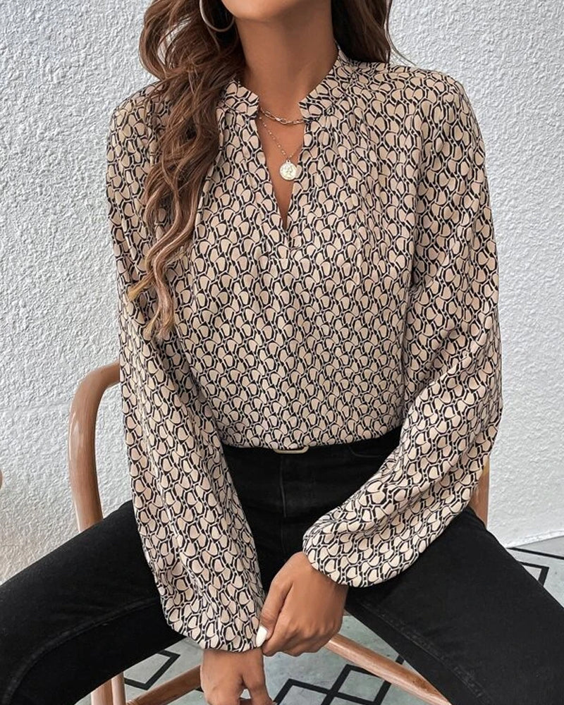 V-ringad elegant blus med tryck