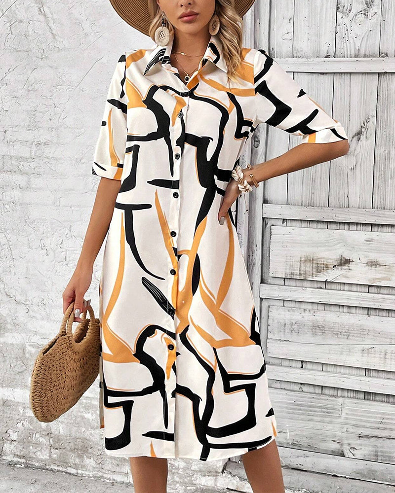 Klänning med tryckt slag och knappar