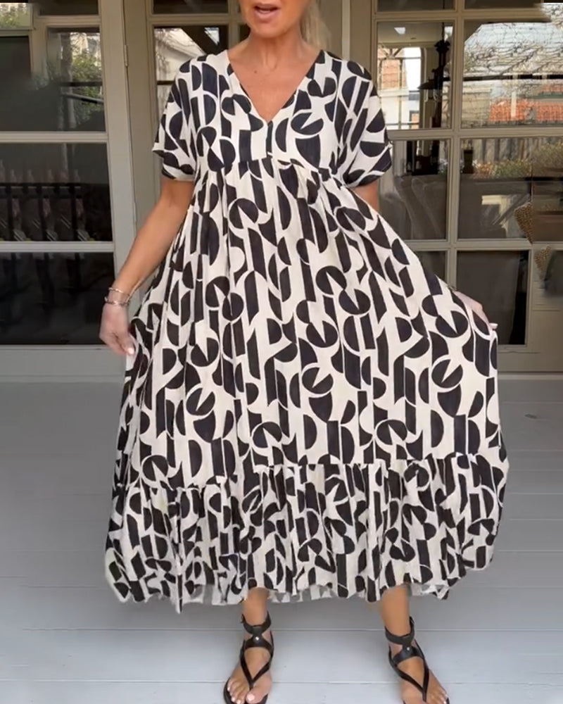 Kortärmad klänning med v-ringning