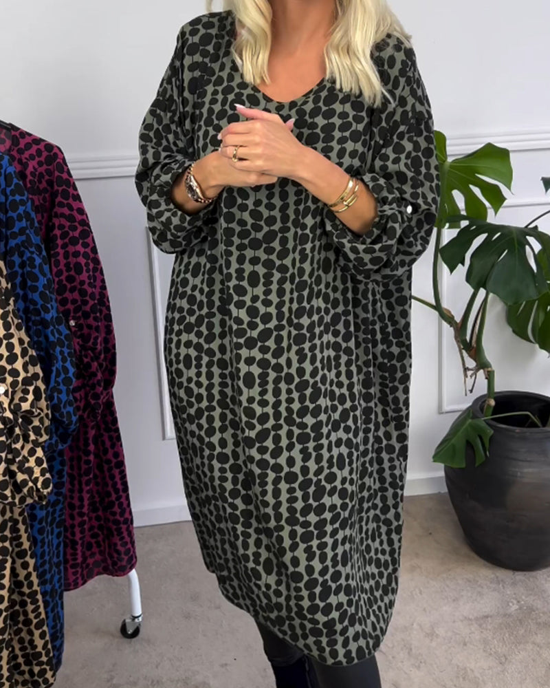 Retro prickig klänning med v-ringad hals