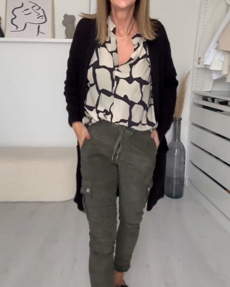 Trendig v halstryckt blus