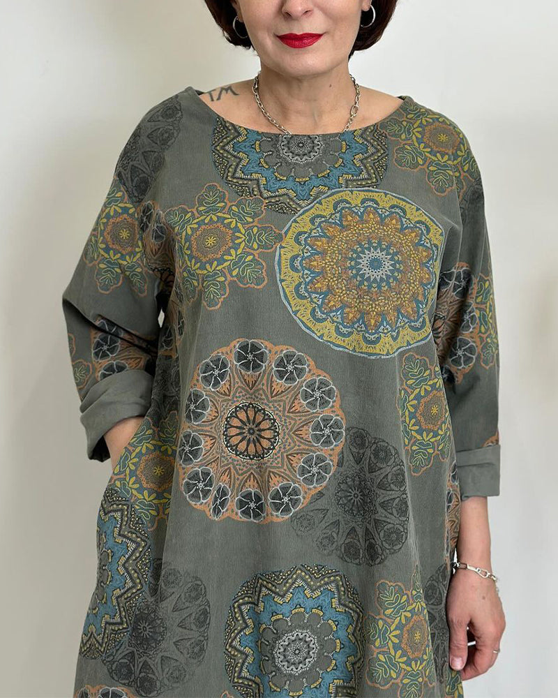 Fickklänning i etnisk stil