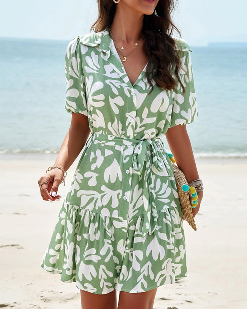 Kortärmad klänning med lapeltryck